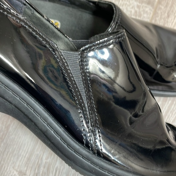 Clarks Grasp Chime Clogs Black Patent Slip Resistant Work Shoes 8M - Picture 14 of 15